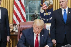 &ldquo;巨大突破&rdquo;！特朗普亲自宣布了中东局势的&ldquo;重磅炸弹&rdquo;美媒：11月大选前罕见的外交胜利